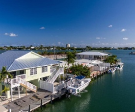 Coral Cottage 2bed/2bath half duplex with dockage & Cabana Club