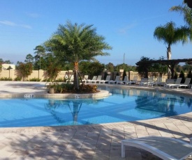 3 Bedroom townhouse in gated community with gym and pool 10 min to Disney