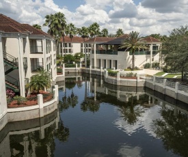 Elegant Villa along a Scenic Fountain Lake in Kissimmee - One Bedroom #1