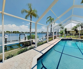 Villa Aasta! Lakefront 3BR 2BA Home! Pool, Fireplace & Views home