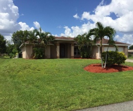 Villa Cape Coral Paradise, Vacation Home 4/2 Pool Jacuzzi Cape Coral Florida