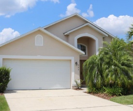 Sunflower- 5 Bedroom Vacation Home in the Disney Area with a Private Pool and Spa