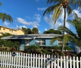 Captain's Hideaway-(15min from PBI/5min to beach)