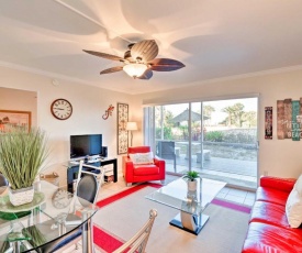 Longboat Key Condo with Lanai, Walk to Beach and Shops