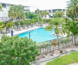 Sun Kissed Keys 2bed/2.5bath condo with shared pool