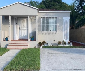 Cute, cozy mother-in-law suite in the heart of Miami