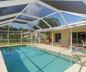 Huge Pool, Roomy, Close to Beaches, Shops, Restaurants!