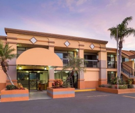 Travelodge by Wyndham Fort Myers North