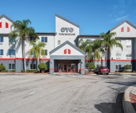 OYO Townhouse Orlando West