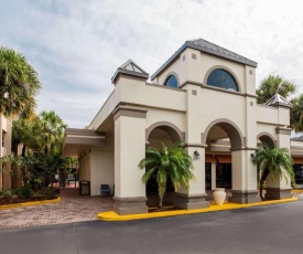 Days Inn & Suites by Wyndham Orlando Airport