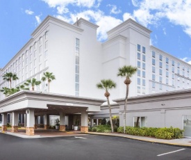 Holiday Inn & Suites Across From Universal Orlando, an IHG Hotel