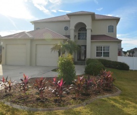 Ocean View Paradise - Steps away from the Beach Will Accommodate Up To 10 People including 1-3 Fa