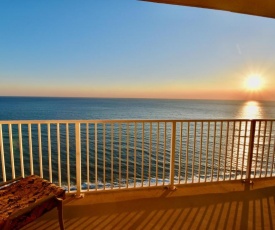 Amazing Sunset Oceanfront Condo