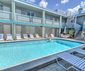 Studio with Pool Access, 1 Block to Clearwater Beach!