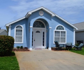 PCB Family Home with Pool Access, 1 Mile to Beach!