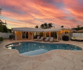 New! Tropical Escape in Pompano with private heated Pool, Spa, and Coverd Pergola