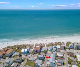 Seabreeze 2, 2BR, Across from Beach, WiFi, Pet Friendly, Sleeps 6