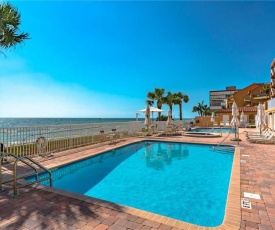 La Contessa 307, Sleeps 6, 3 Bedroom, Gulf Front, Pool, BBQ Area, Spa