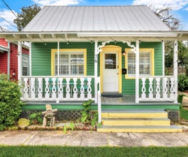 Quaint Modern Downtown Cottage