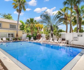 Waves 18, 2 Bedroom, Pool View, Heated Pool, BBQ, WiFi, Sleeps 6