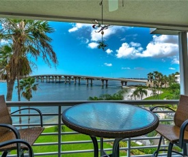 Bahia Vista 9-521, 2 Bedrooms, Heated Pool, Spa, Sleeps 4, Near Beach