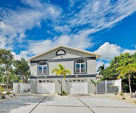 Double Up on Lido Key Location and Vacation Experience! Duplex