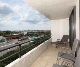 Beautiful Apartment with first class amenities on The Anchorage, Siesta Key Apartment 1019