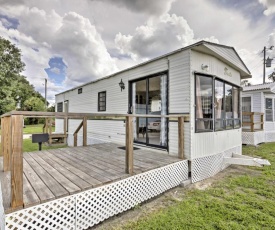 Airy Silver Springs Resort Cabin - Steps to Lake!