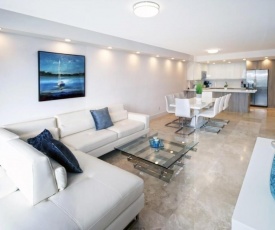 2BR and Den Luxury Condo with Bay Views 1002 condo