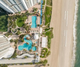 Trump International Beach Resort