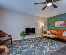 The Aviary Upscale Furnished Apartment Minutes from Busch Gardens & Mid Florida Ampitheatre with Room for Six