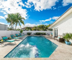 Heated Pool/Htub & Pool Cabana w/TV Walk to Beach!