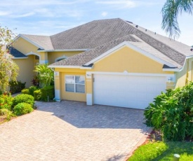 Beautiful Home With Lake View From Pool! Villa