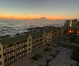 Sea View Apt Building On Daytona Beach