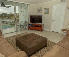 Cute 2 bedroom overlooking Harbor and Tennis Courts condo