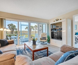 Perfect Oceanside 2 Bedroom Condo - Private Beach, 4 Heated Pools & 9 Hole Golf Course! condo