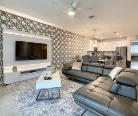 BREATHTAKING BRAND NEW CONDO UNLIMITED ACCESS To WATERPARK 5 MIN DISNEY