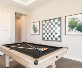 Upscale 6 Bedroom Residence with Pool & Foosball Table 996 JN