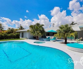 Waterfront Estate -5 BR w/pool- 5 min to beach