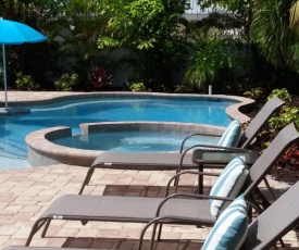 4 Bed 3 Bath BUNGALOW Heated Pool and Spa Bikes Kayaks free WiFi