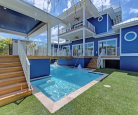 Steps to beach STUNNING Custom Home Outdoor Bar Heated Pool & Spa 6 Flat screen TVs Free WiFi