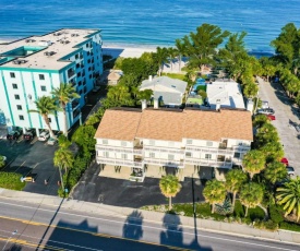 100 steps to Indian Rocks Beach, ocean side, 2 bedroom updated condo